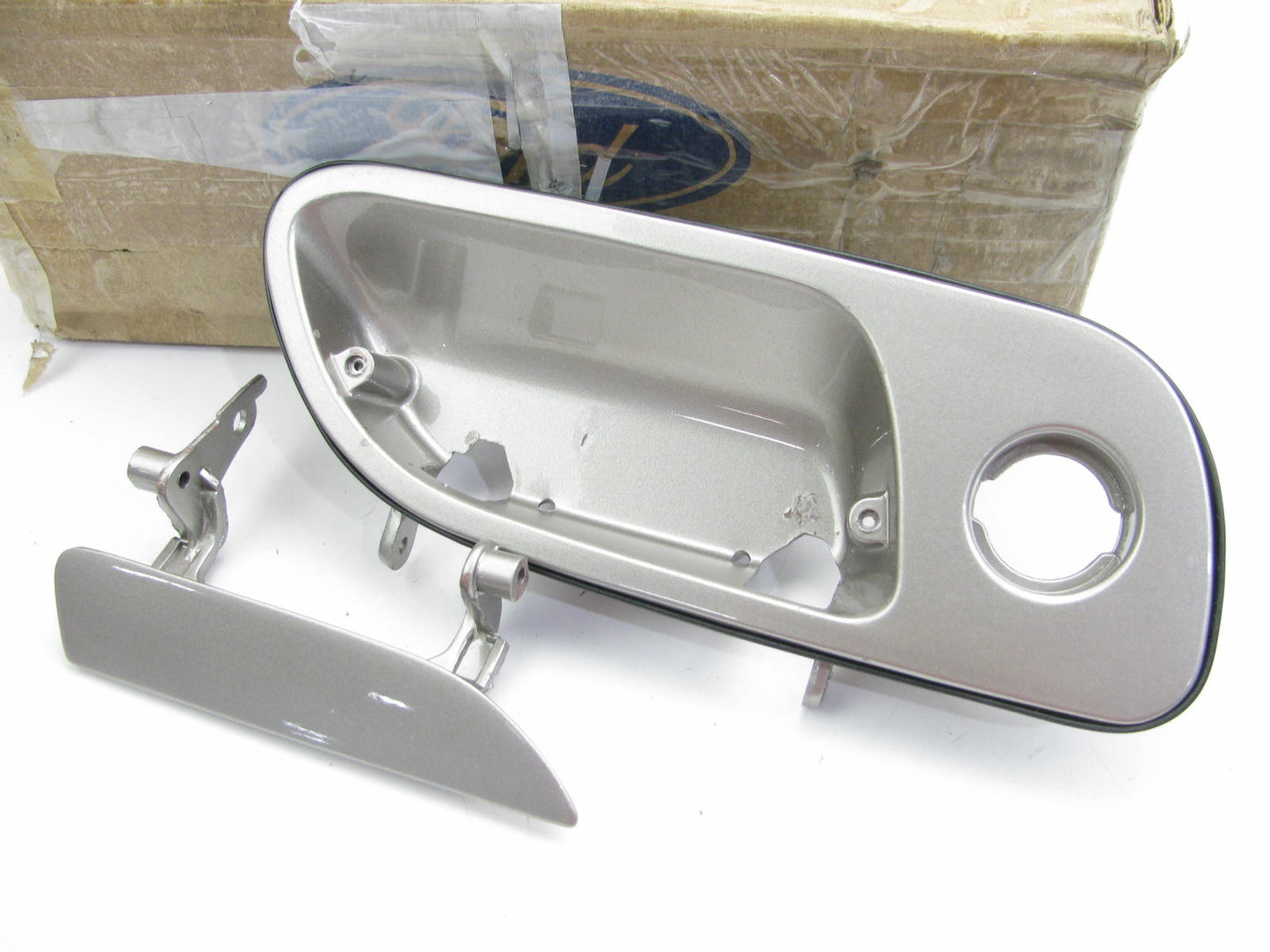 NEW OEM Ford F5OZ-5422404-AA Front Right Outside Door Handle 1993-94 Continental