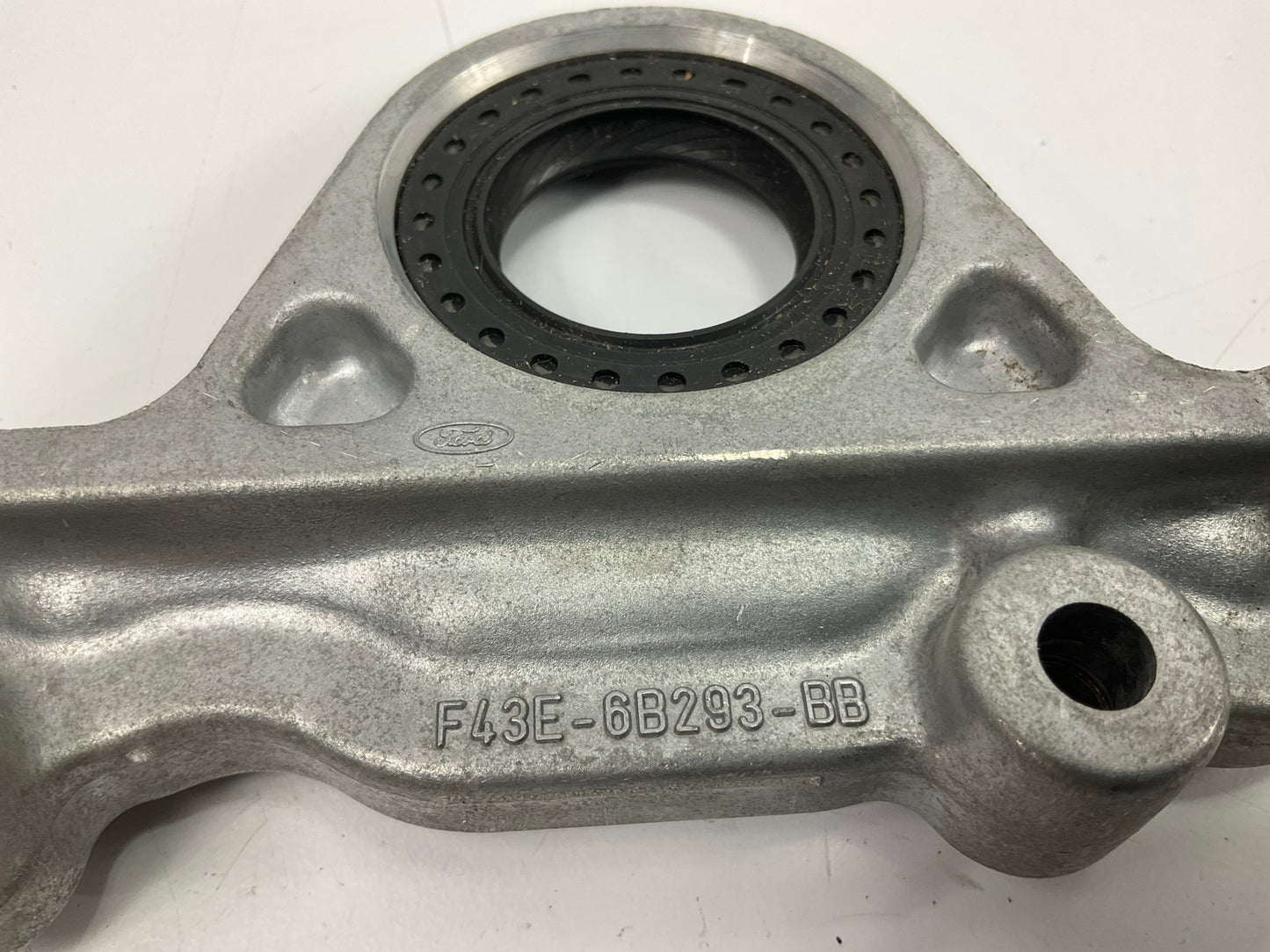 NEW - OEM Ford F5RZ-6B293-A Rear Engine Crankshaft Retainer 1995-03 2.5L 3.0L-V6
