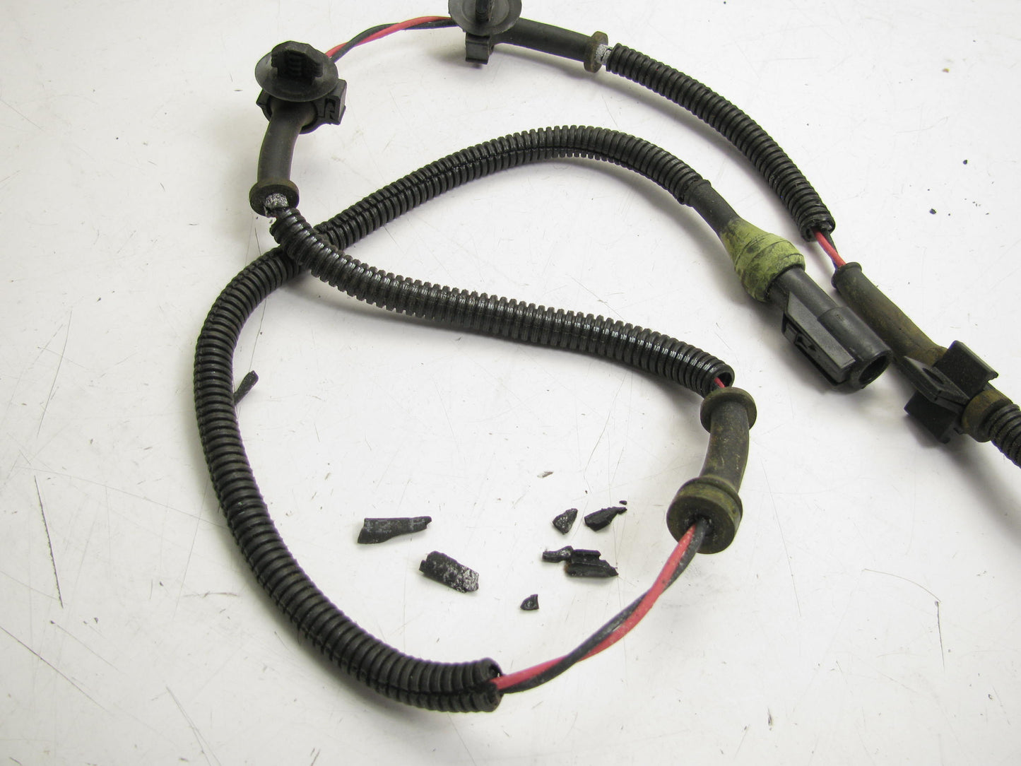 DAMAGED INSULATION - Ford F5TZ-1104-A-D Front Wheel Bearing And Hub Assembly