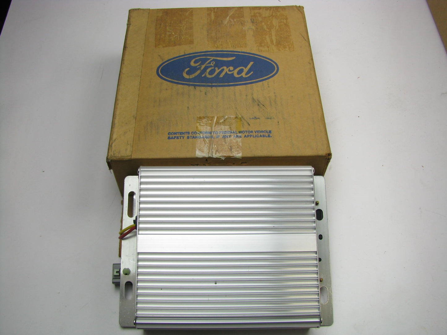 NEW GENUINE OEM Ford F5VY-18B849-A / F5VF-19B176-AA Amplifier - 1995-97 Town Car