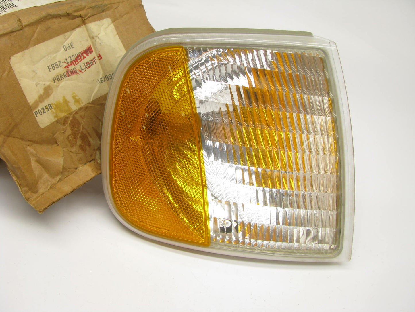NEW - OEM Ford F65Z-13200-AC Right Side Marker Light 1997 F-250
