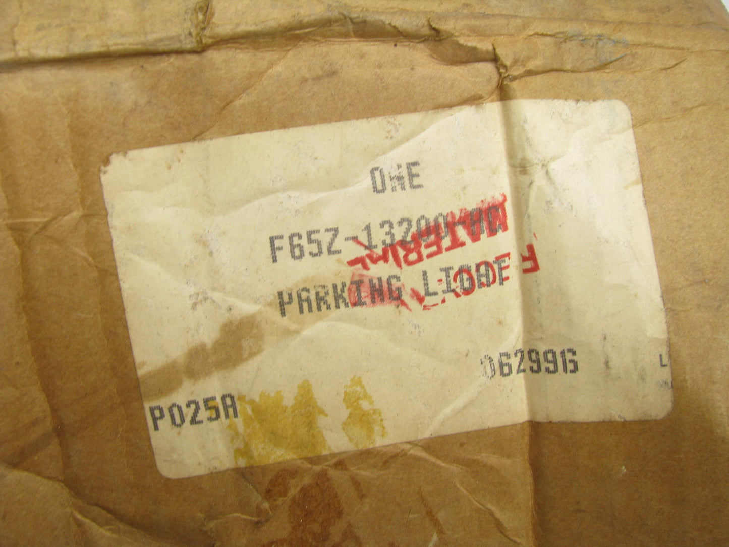 NEW - OEM Ford F65Z-13200-AC Right Side Marker Light 1997 F-250
