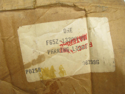 NEW - OEM Ford F65Z-13200-AC Right Side Marker Light 1997 F-250