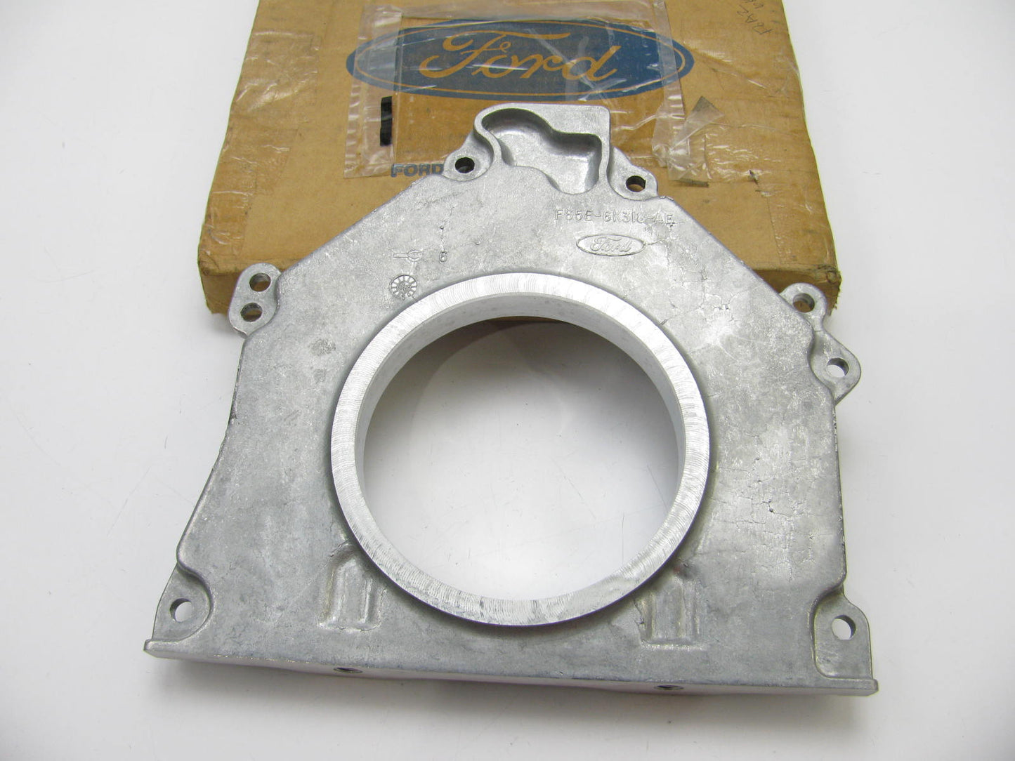 NEW - OEM Ford F6AZ-6K301-AE Engine Crankshaft Rear Main Seal Retainer