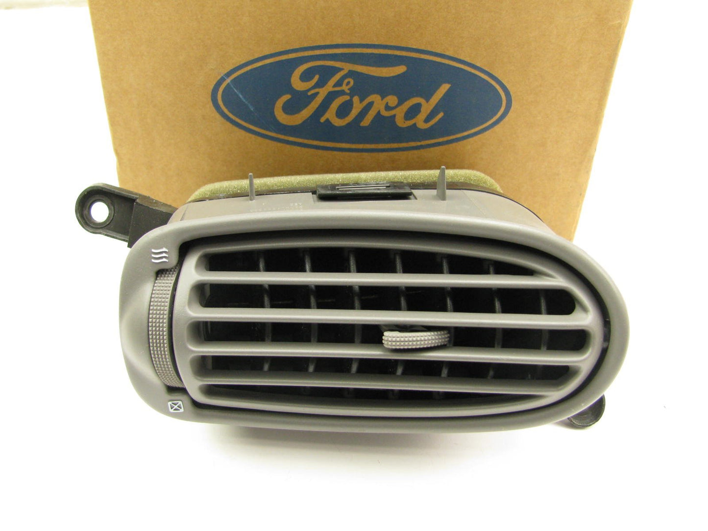 NEW - OEM Ford F6DZ-19893-J Right A/C Air Vent - Graphite 1996 Taurus Sable