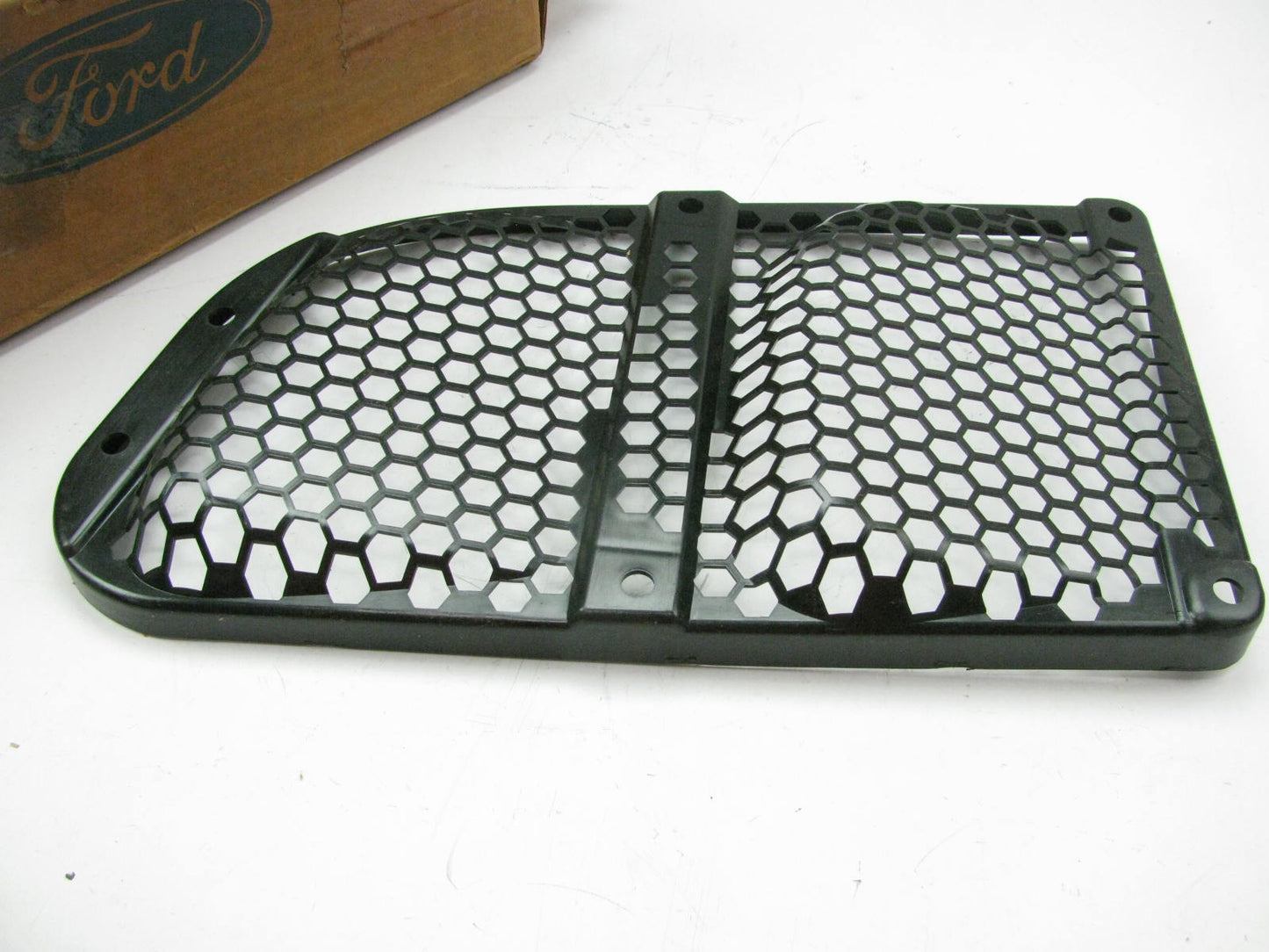 NEW - OEM Ford F6HZ-9B636-A Engine Air Cleaner Duct Screen 1996-1997 L-Series