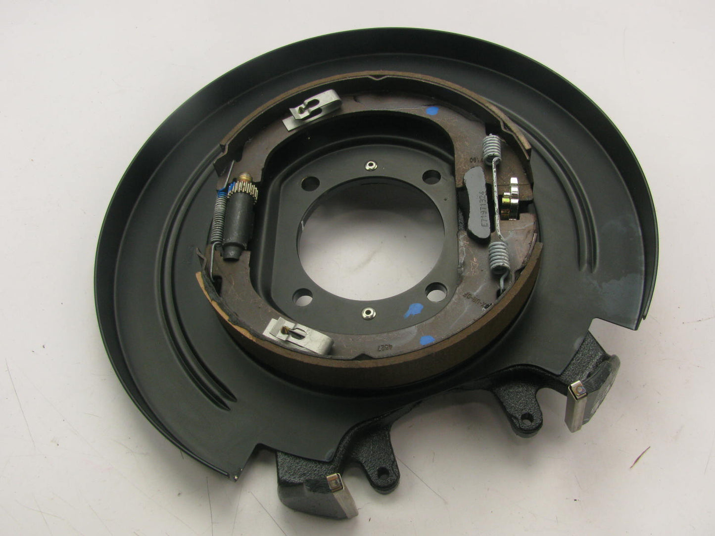 97-98 Navigator LEFT Drum Brake Backing Plate Parking Brake Shoes F75Z-2C220-GA