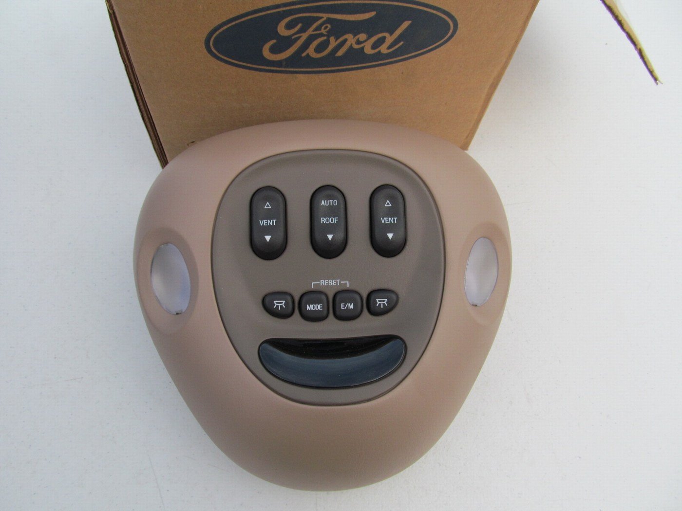 NEW - OEM Ford F75Z-78519A70-DAA Overhead Console 1997-02 Expedition MED PRAIRIE