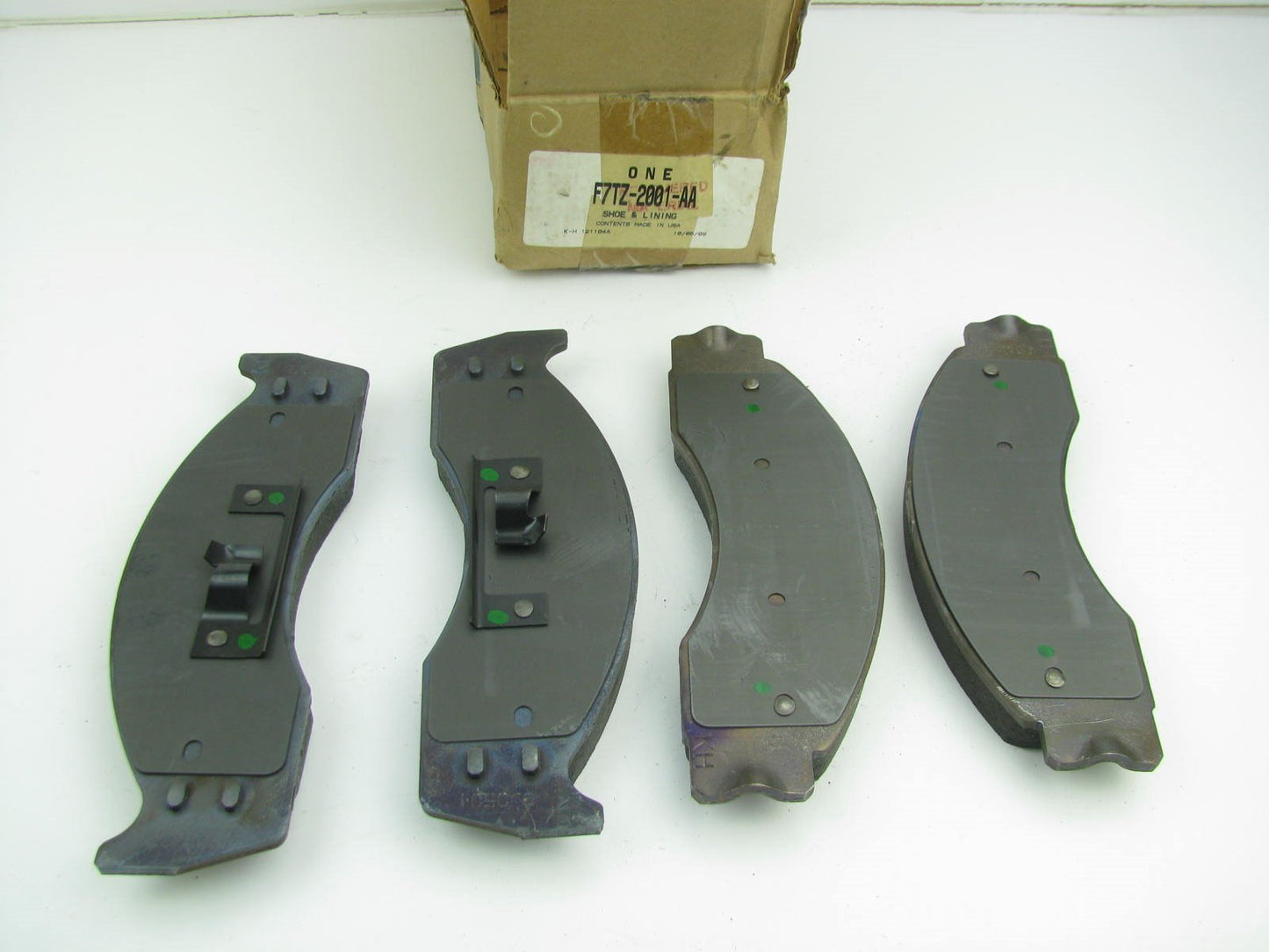 NEW GENUINE OEM Ford F7TZ-2001-AA REAR Brake Pads- 2000-2008 E-450 SUPER DUTY
