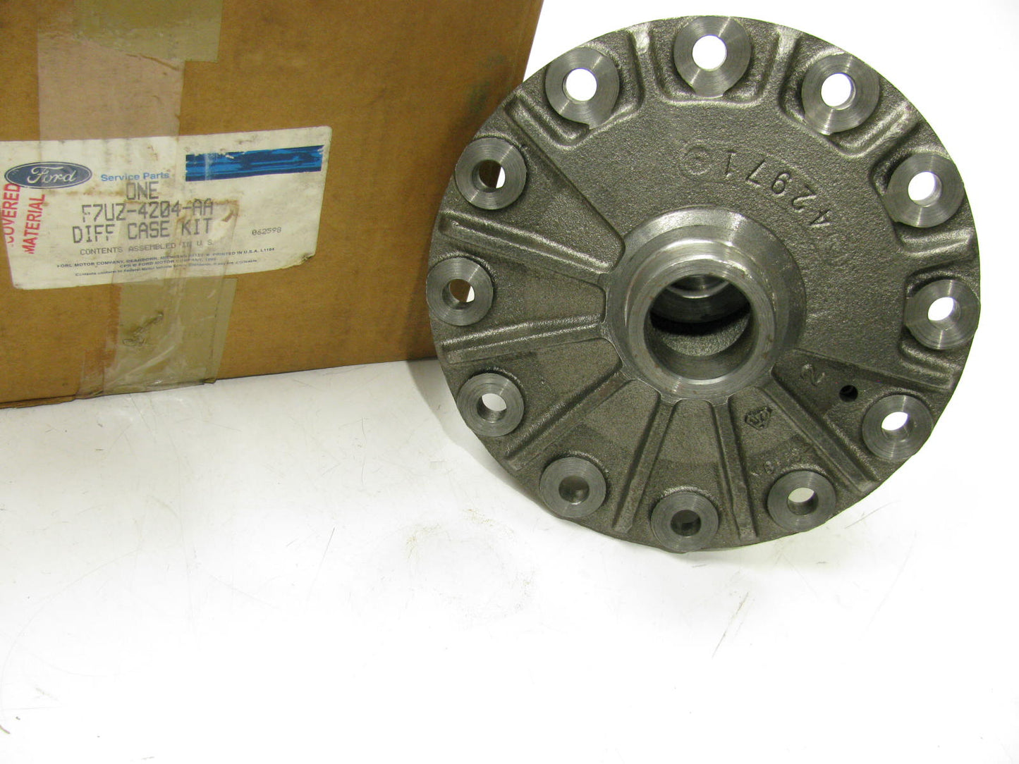 NOS - OEM Ford F7UZ-4204-AA Rear Differential Carrier - Dana 70