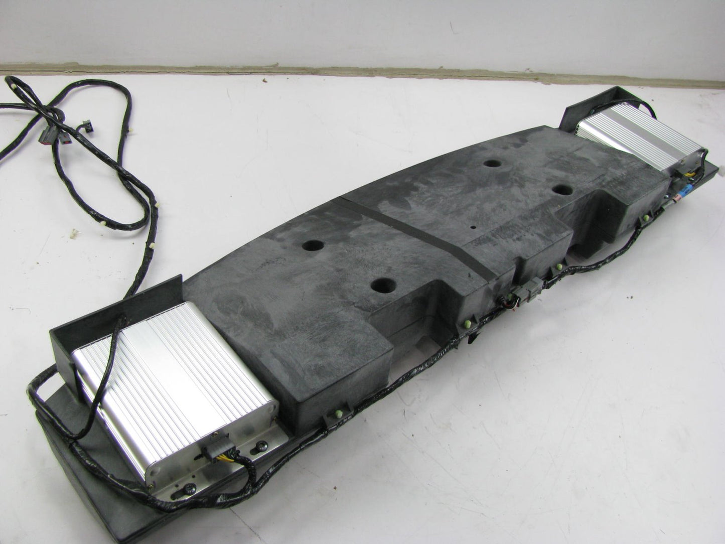 NEW OEM FORD F7ZZ-18C804-CA Rear Deck Factory Speaker Panel + Amp 94-98 Mustang