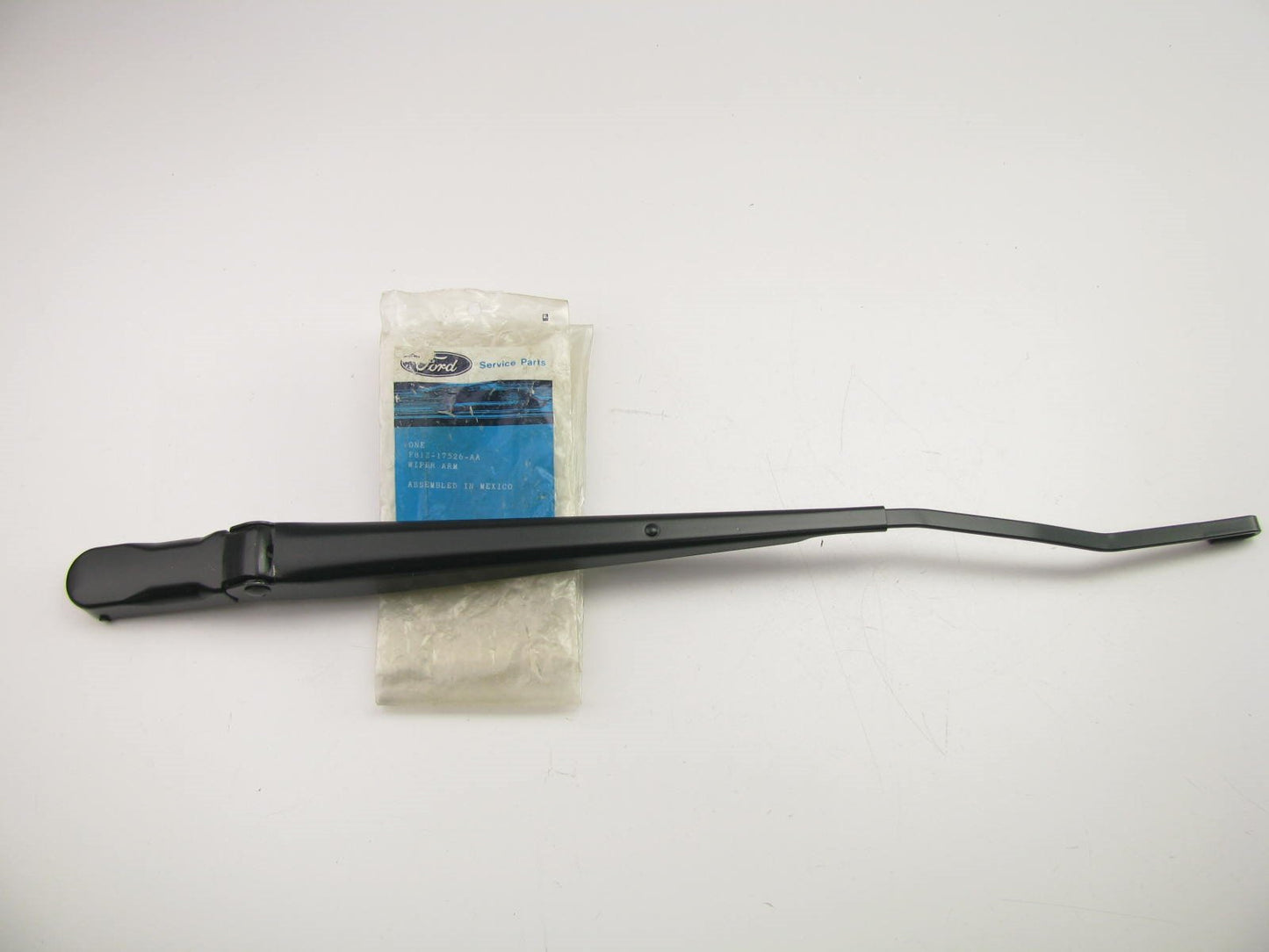 Ford F81Z-17526-AA Wiper Arm - Right 1999-07 F-250 Super Duty 2000-05 Excursion