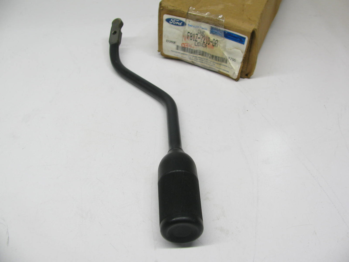 NEW OEM GEAR SHIFT Lever With Knob 97-06 Ford F, E-Series Expedition Excursion