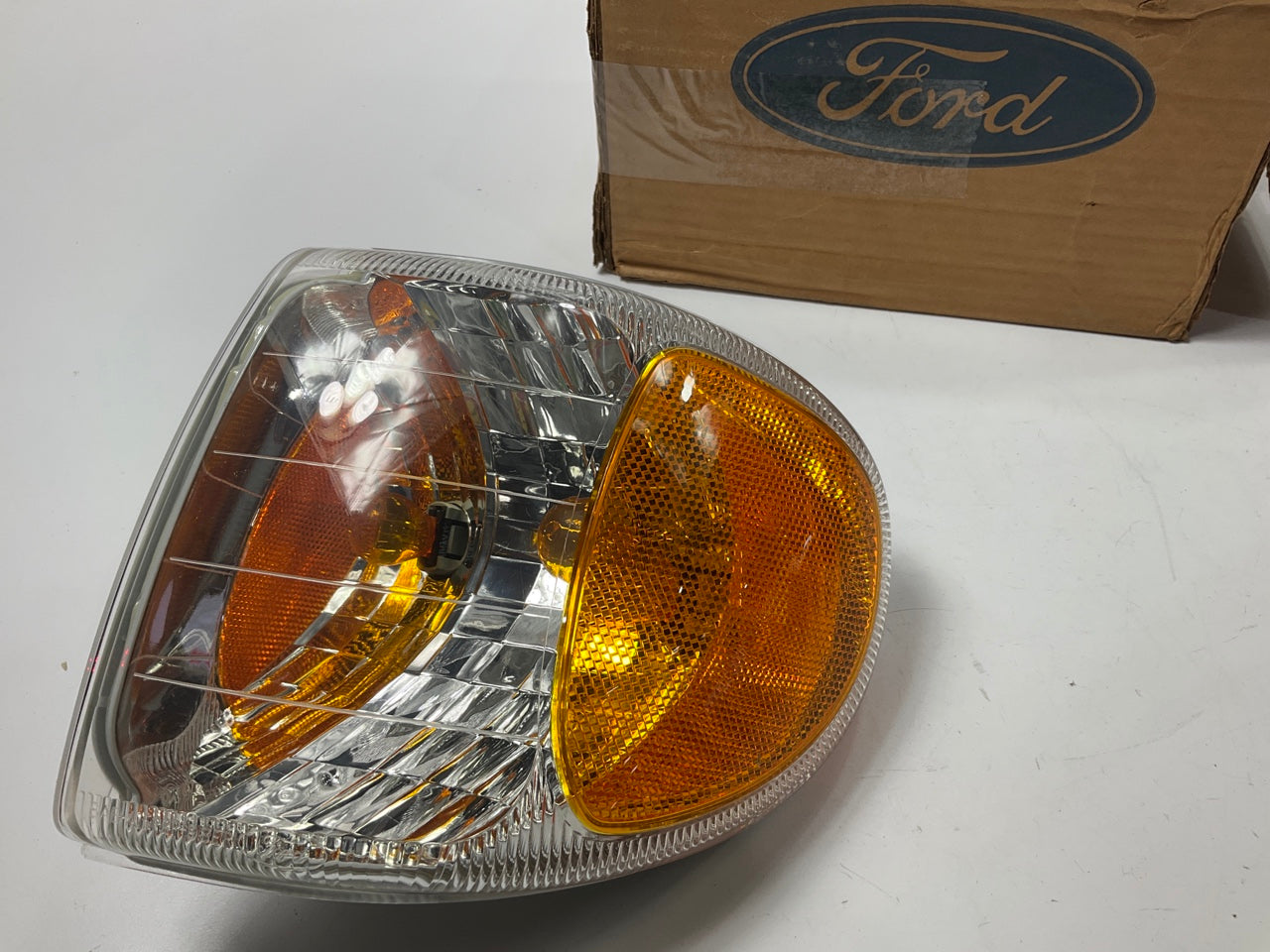 NEW OEM Ford F87B-13B221-A Front Left Turn Signal Corner Lamp 98-01 Mountaineer
