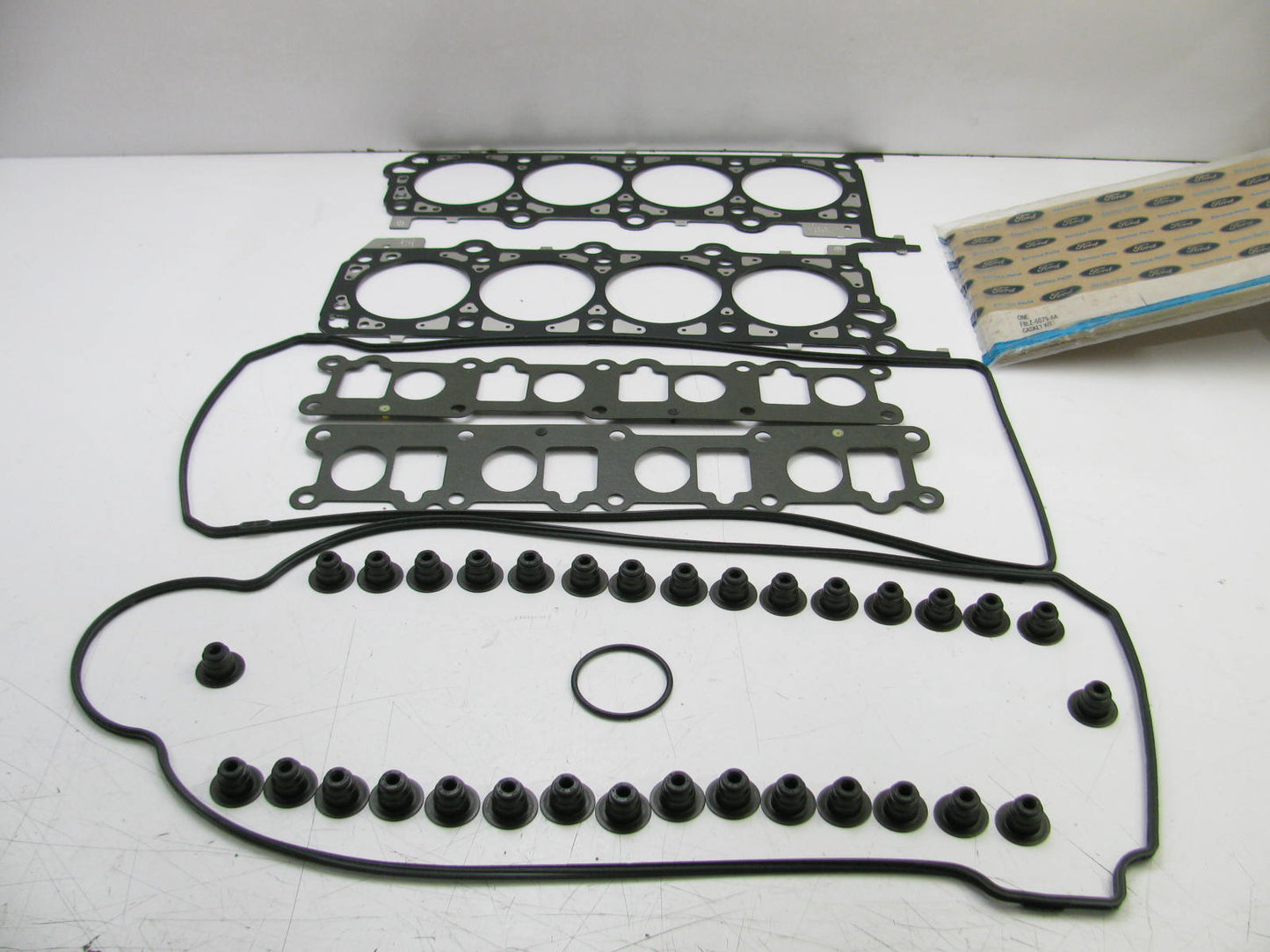 NEW - OEM Ford F8LZ-6079-AA Cylinder Head Gasket Set 1998 Lincoln Mark VIII 4.6L