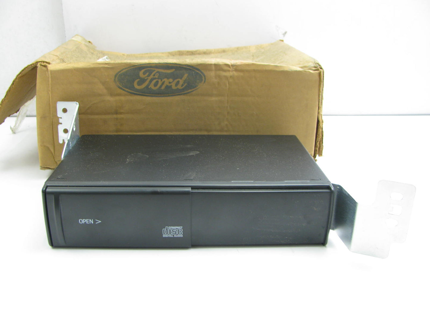 NEW - OEM Ford F8OZ-18D806-BB CD Changer 1995-1998 Lincoln Continental