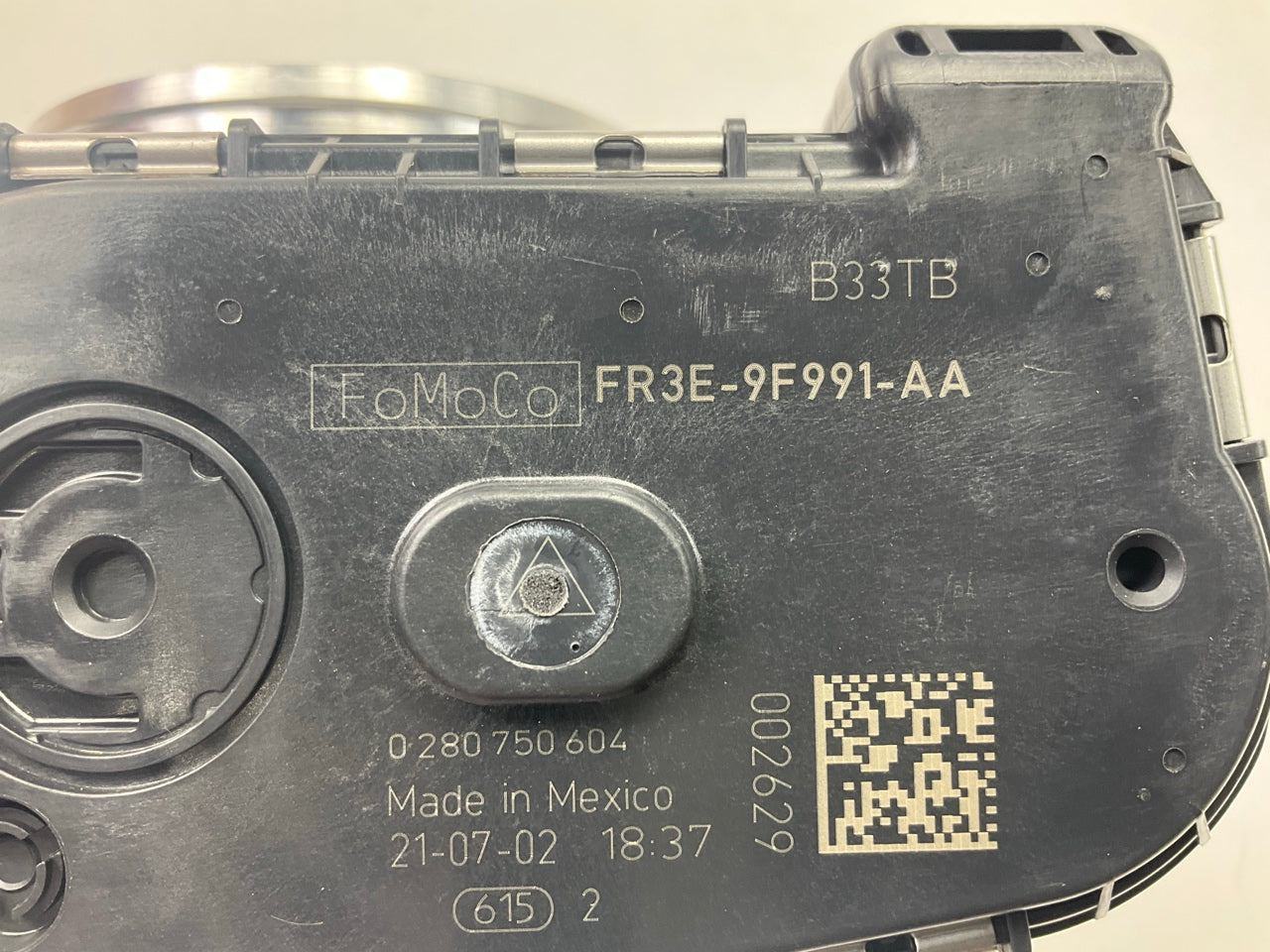NEW - OEM Ford FR3Z-9E926-A Fuel Injection Throttle Body