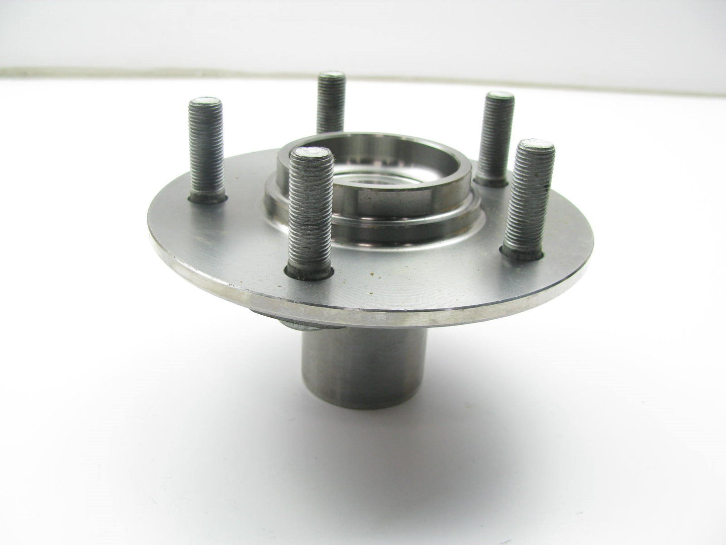 New OEM REAR Wheel Hub For 97-02  Villager, Quest   XF5Z-1104-AA