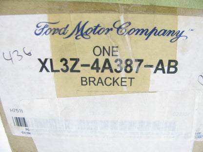 NEW - OEM Ford XL3Z-4A387-AB Rear Axle Traction Arm Bracket 2000-04 F150