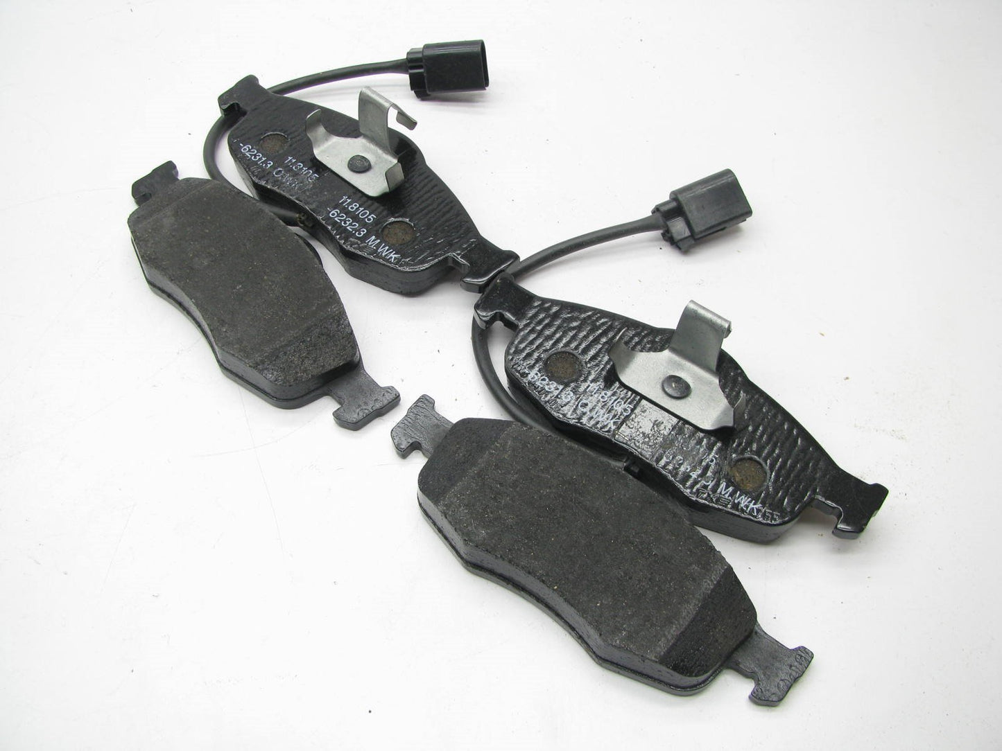 NEW GENUINE OEM Ford XS8Z-2001-DA FRONT Disc Brake Pads