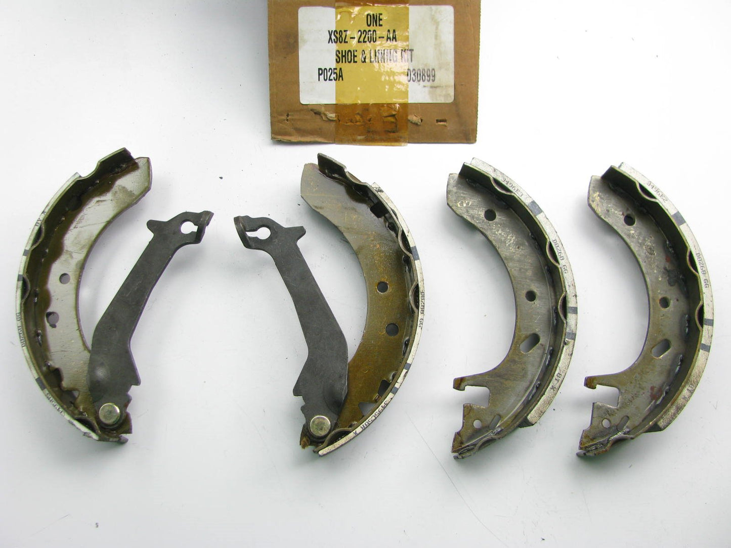 NEW - OEM Ford XS8Z-2200-AA Rear Drum Brake Shoes For 1999-2002 Mercury Cougar