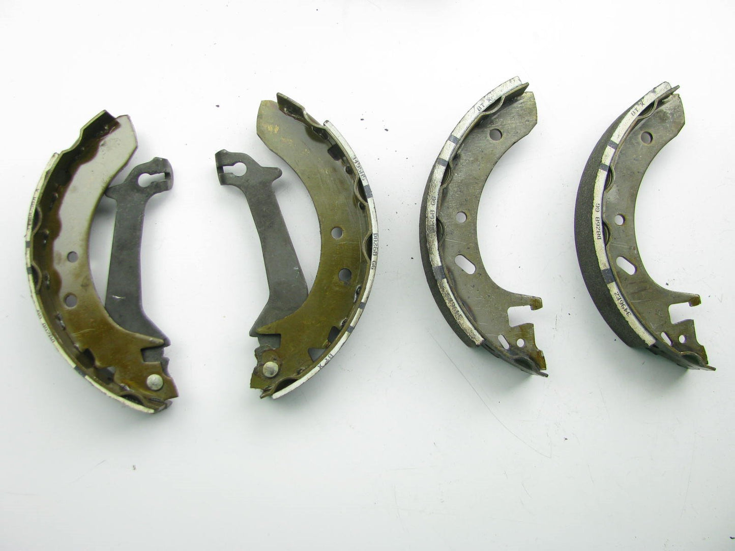 NEW - OEM Ford XS8Z-2200-AA Rear Drum Brake Shoes For 1999-2002 Mercury Cougar