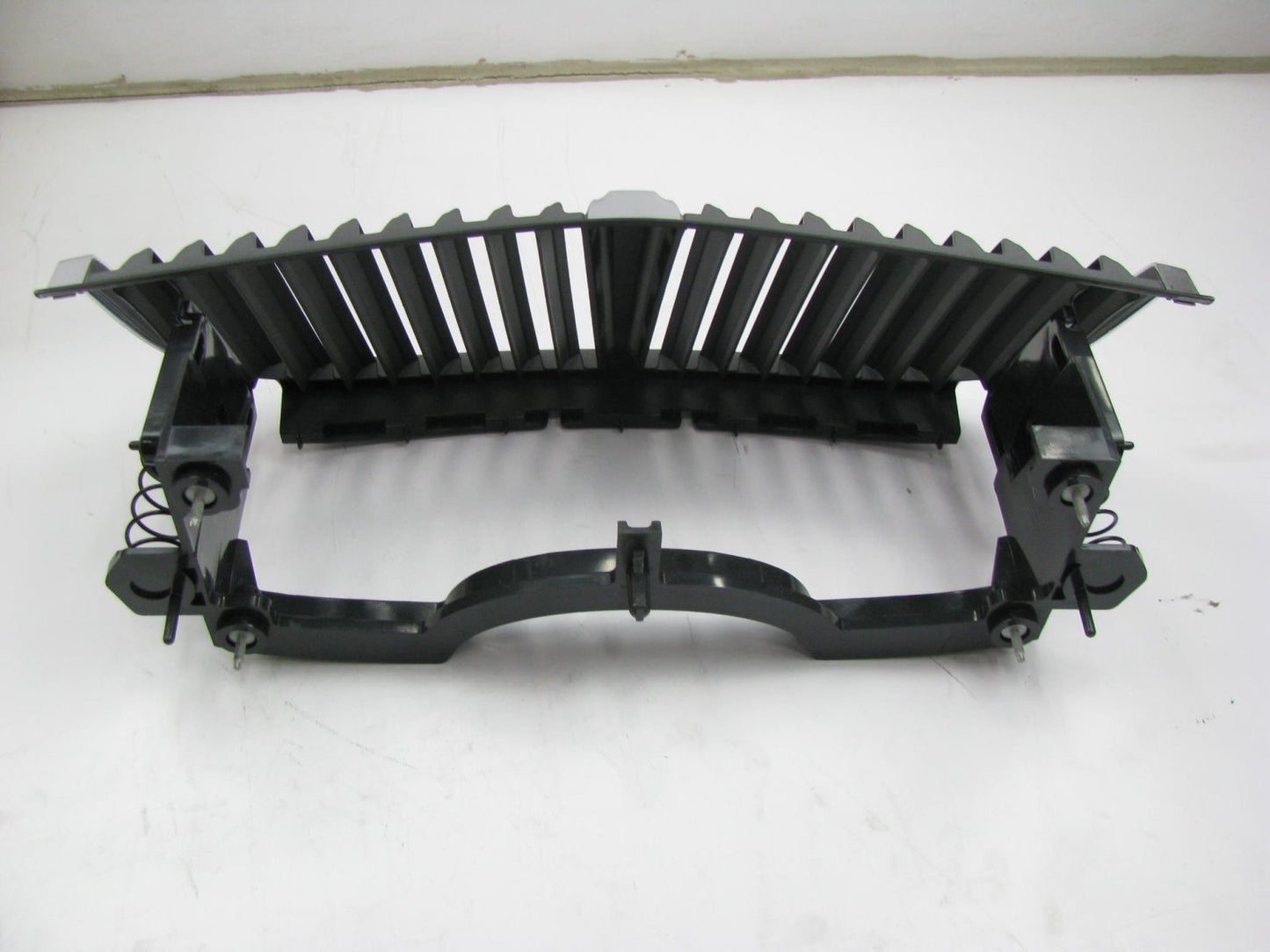 NEW GENUINE OEM Ford XW1Z-8200-BA Front Grille - 1998-2002 Lincoln Town Car