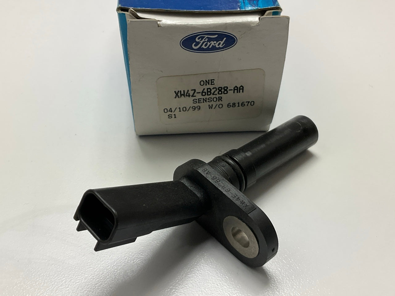 NEW - OEM Ford XW4Z-6B288-AA Camshaft Position Sensor 2000-01 Lincoln LS 3.0L-V6