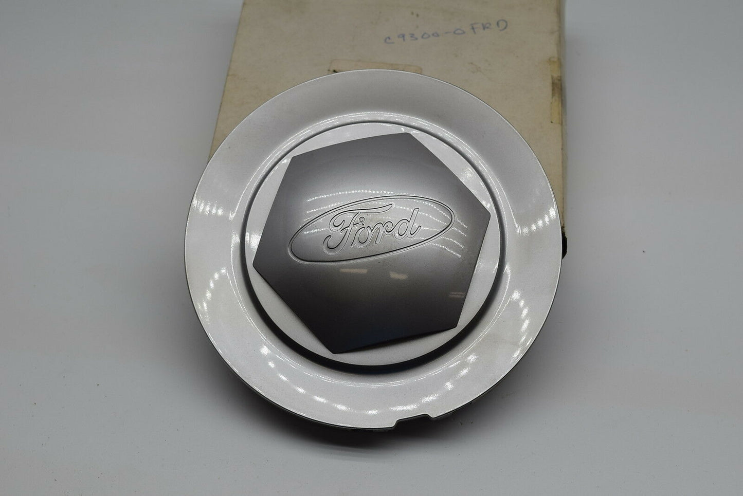 NEW - OEM Ford YL1Z-1130-BB Wheel Center Cap For 2001-2003  F-150