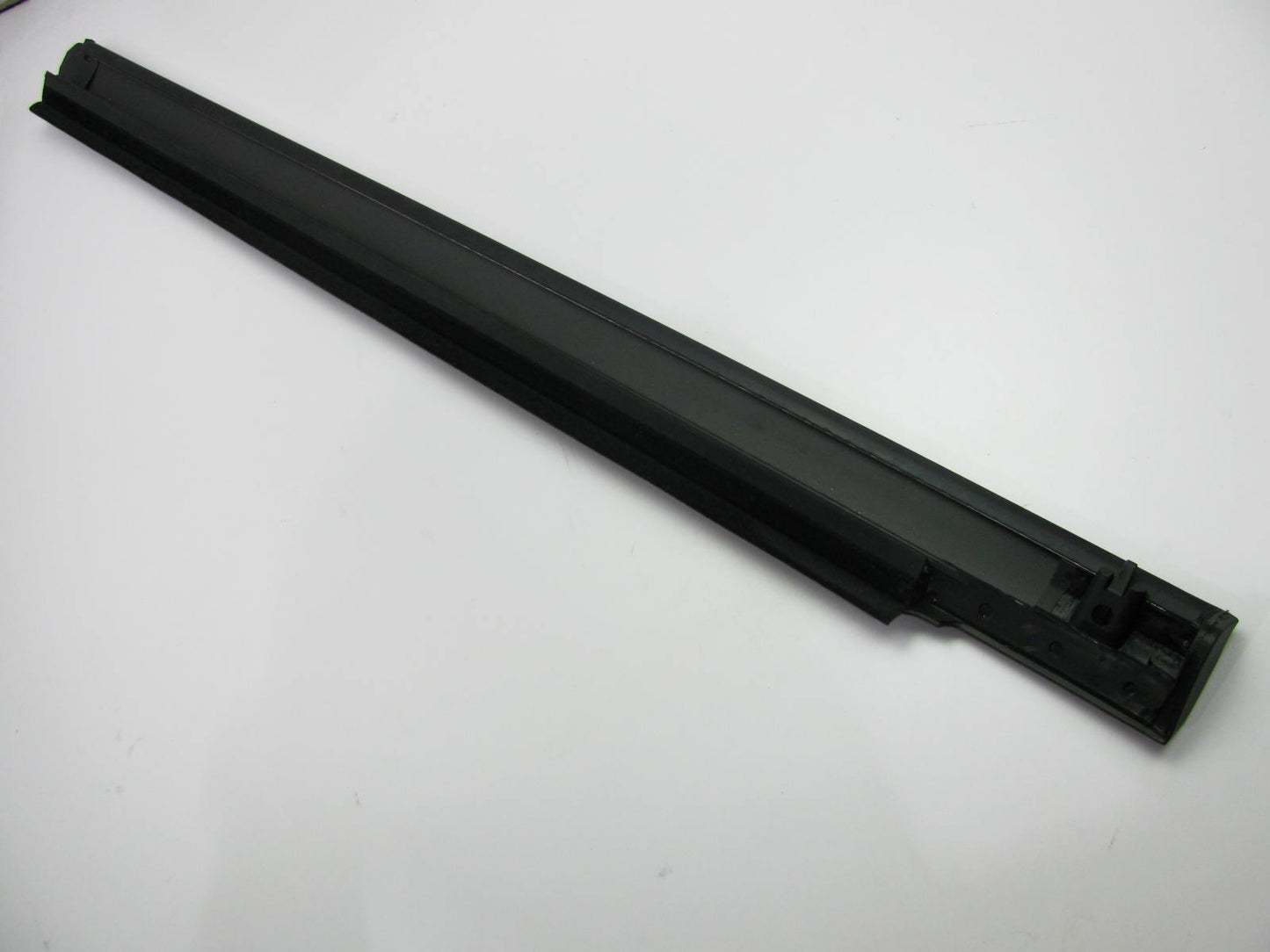 NEW - OEM Ford YL7Z-7821453-AB Front Left Drivers Door Window Weatherstrip Seal