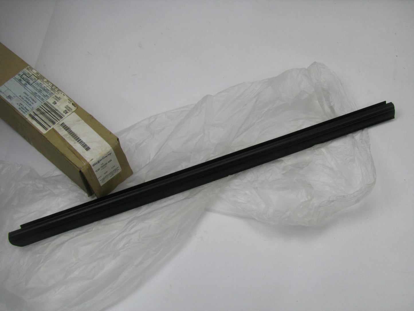 NEW - OEM Ford YL8Z-7825555-AAA Rear Left Door Outer Moulding Belt Trim Molding