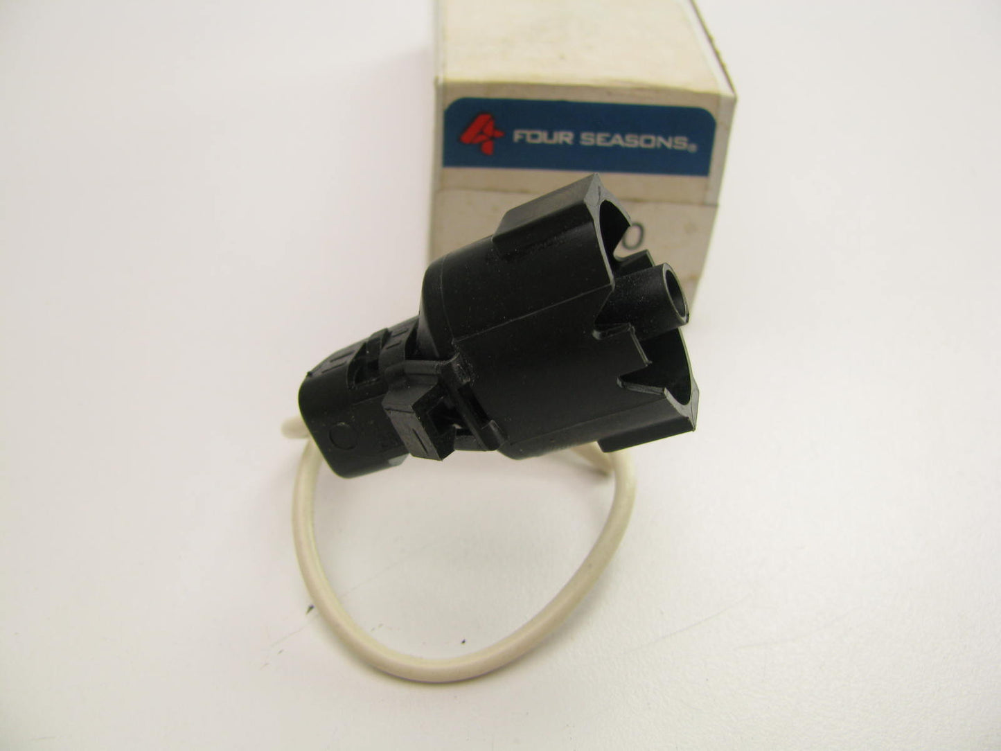 Four Seasons 37230 Engine Cooling Fan Switch Wire Plug Connector