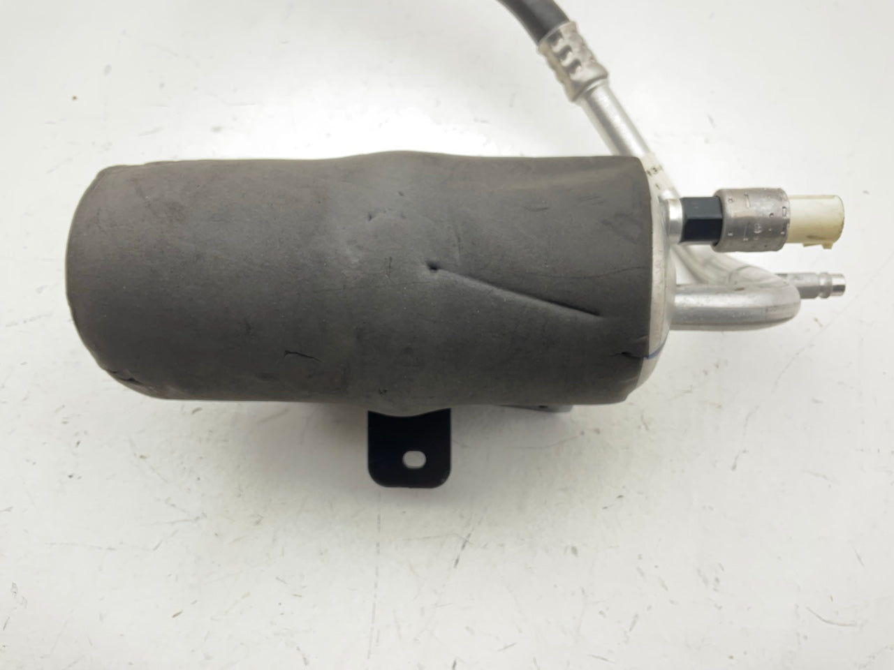 Four Seasons 83022 A/C Accumulator With Hose For 1998-2003 Ford F-150 4.2L-V6