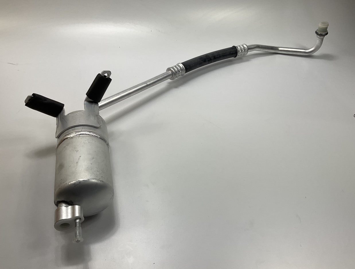 Four Seasons 83372 A/C Accumulator With Hose Assembly
