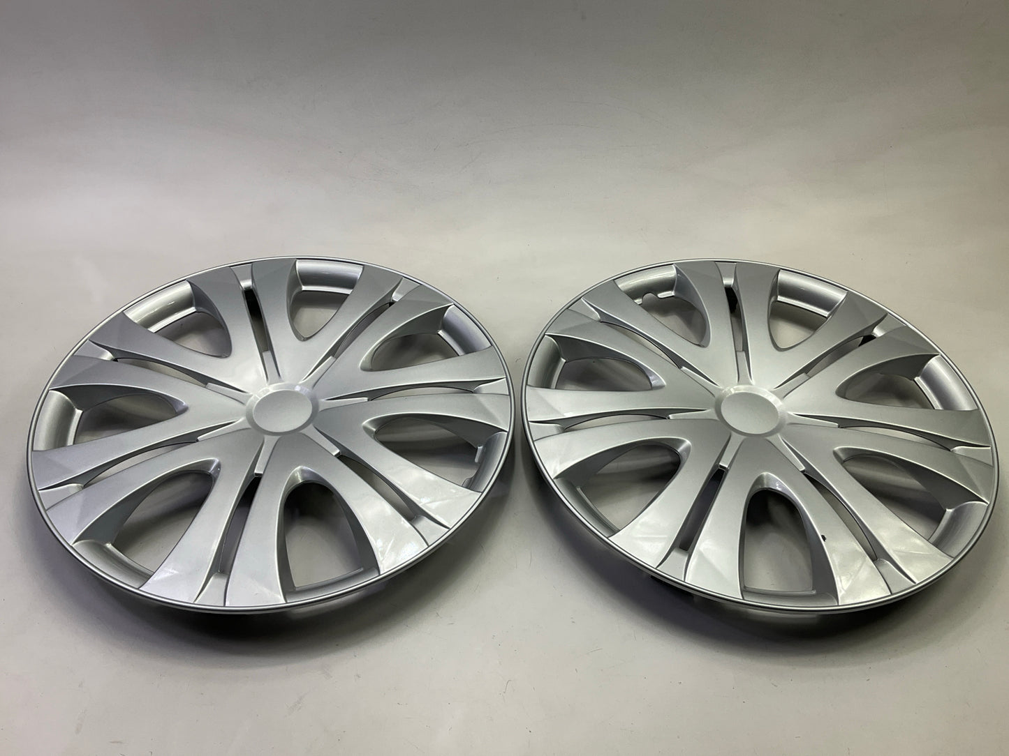 1 Cover Is Scuffed - See Photos - Futura KT1012-16SL 16'' Steel Wheel Cover Set