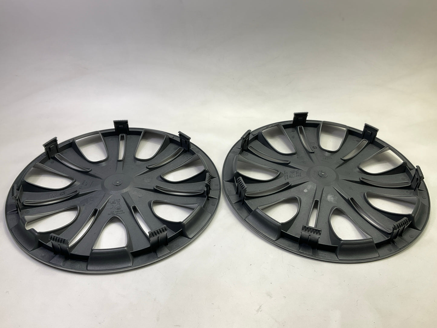 1 Cover Is Scuffed - See Photos - Futura KT1012-16SL 16'' Steel Wheel Cover Set