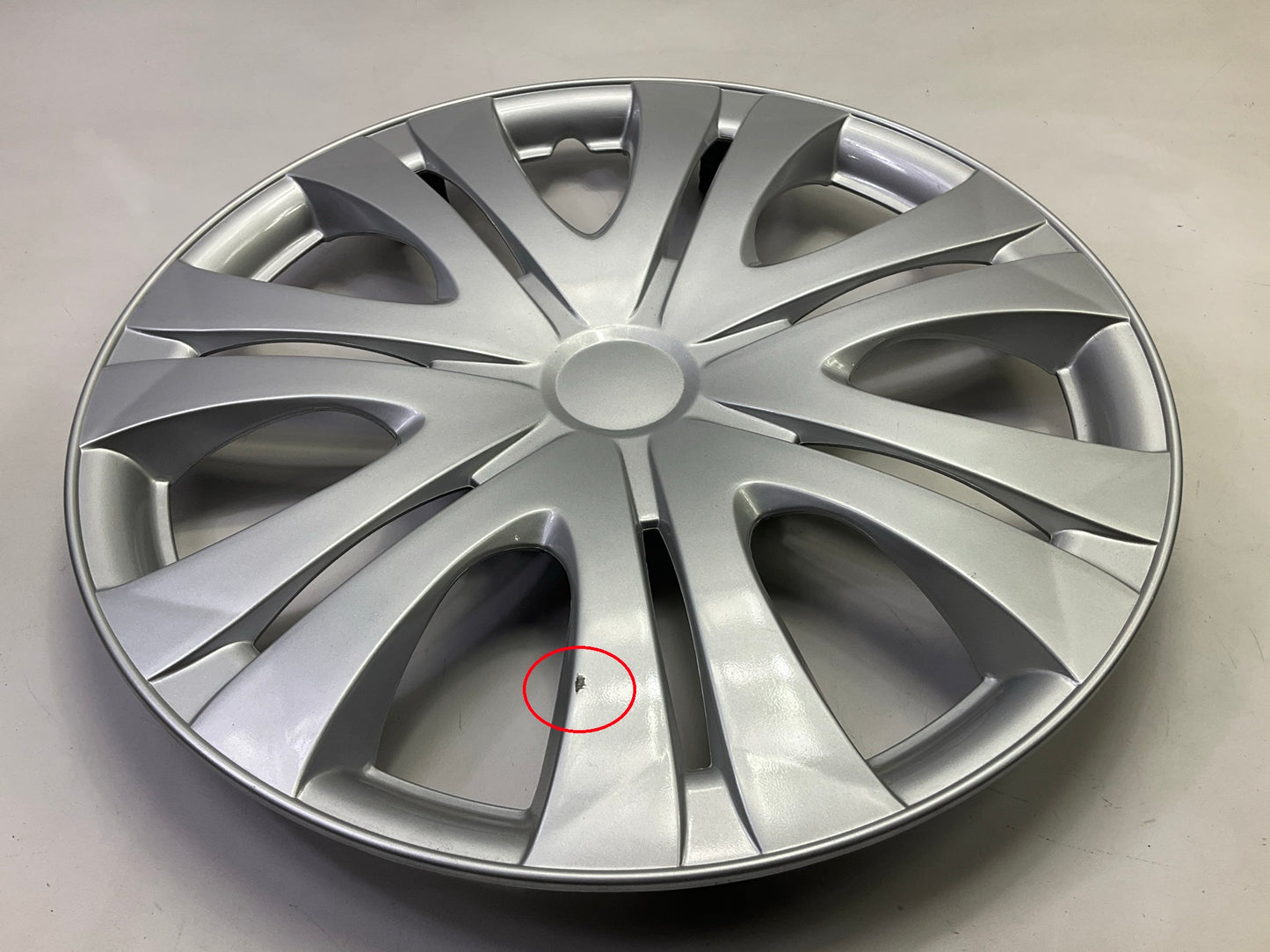 1 Cover Is Scuffed - See Photos - Futura KT1012-16SL 16'' Steel Wheel Cover Set