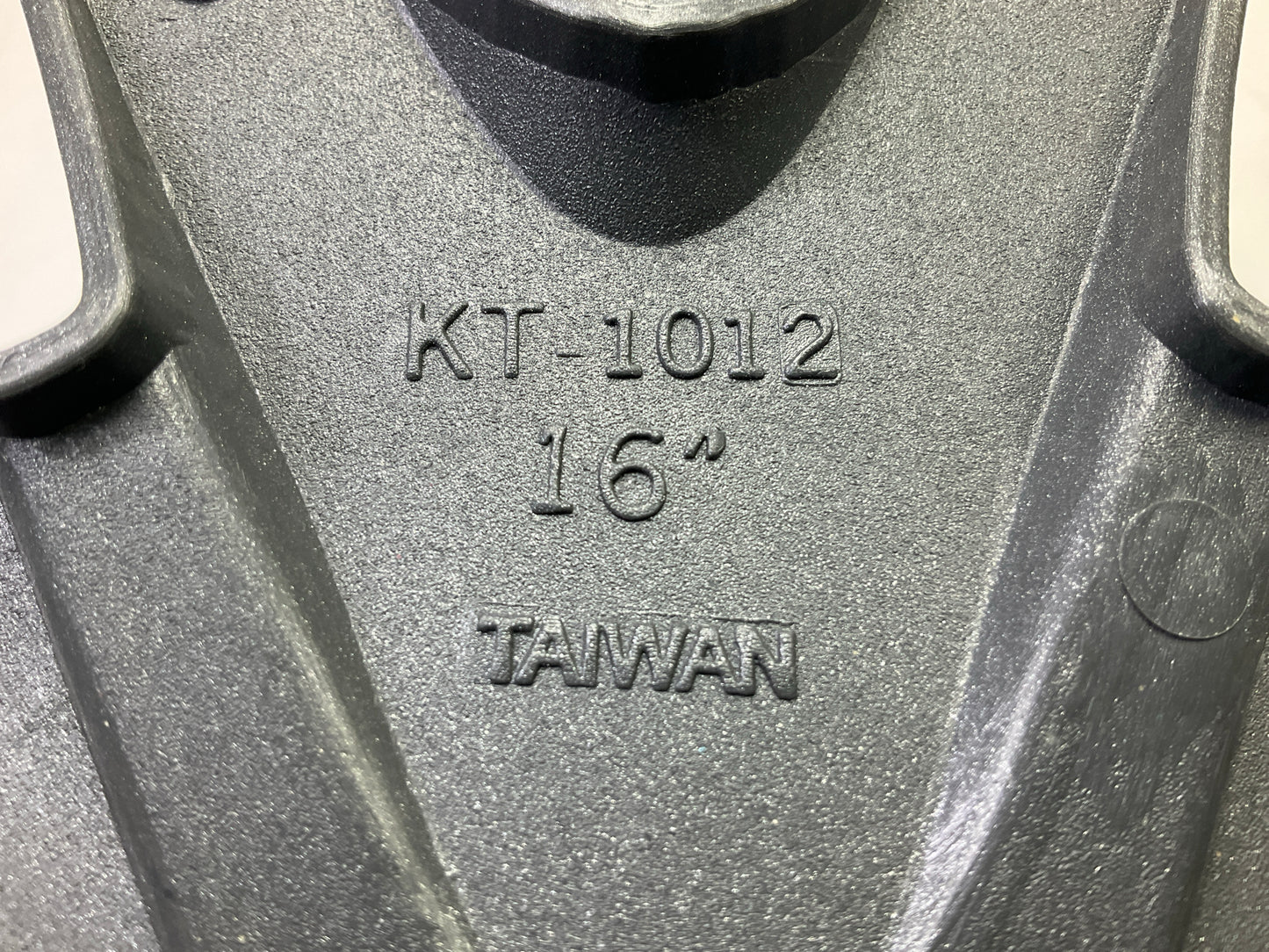 1 Cover Is Scuffed - See Photos - Futura KT1012-16SL 16'' Steel Wheel Cover Set