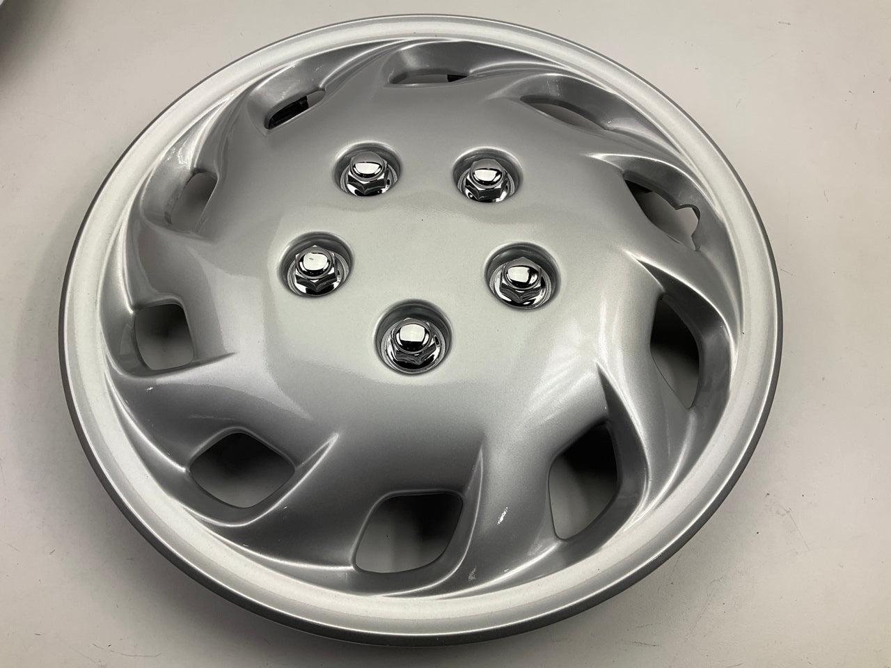 COSMETIC SCUFFS - Futura KT825-14SL  Universal  14'' Wheel Cover Set - SILVER