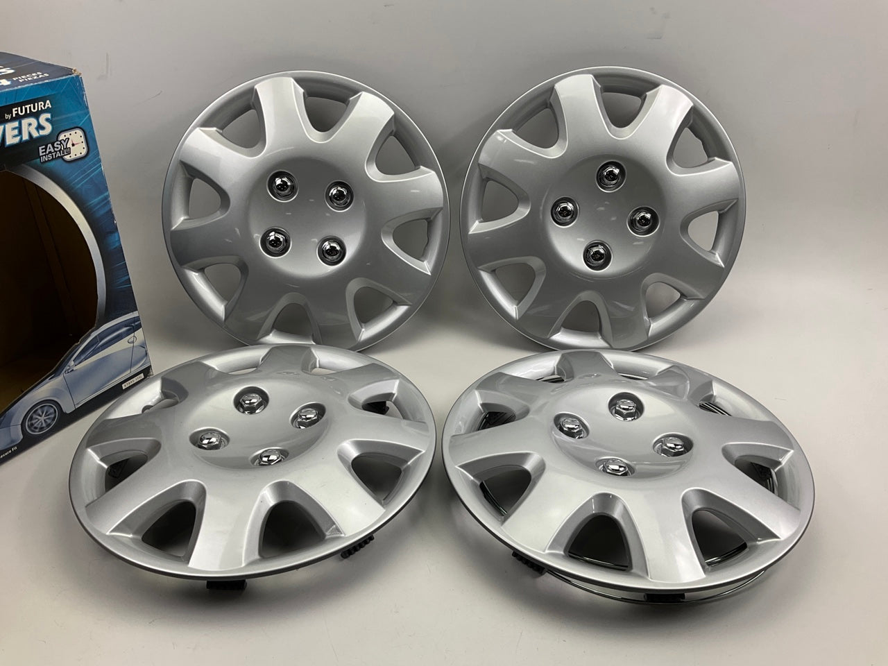 COSMETIC DAMAGE #19 Futura KT895-13SL 13'' Universal Wheel Cover Set, Silver, 4PC