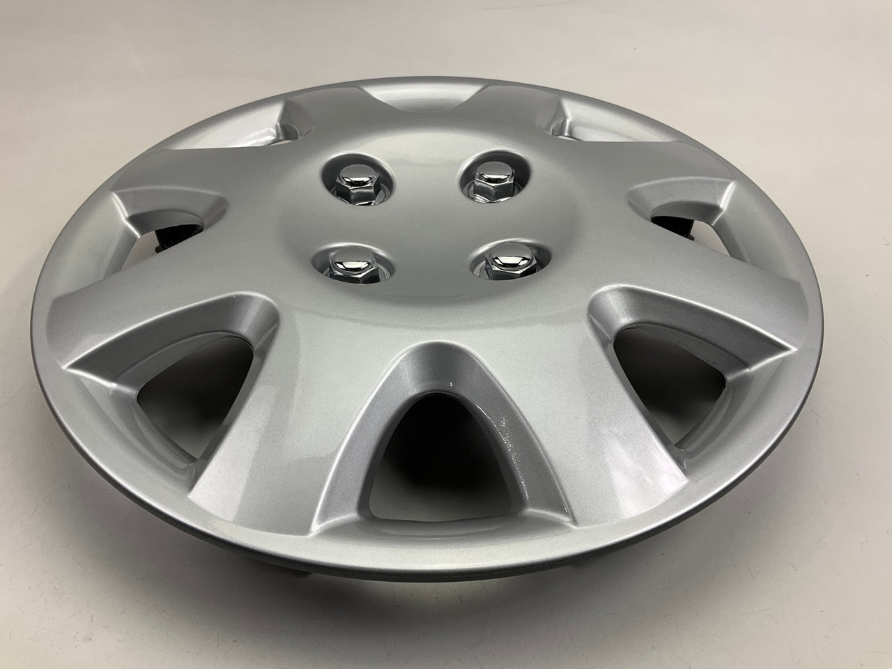 COSMETIC DAMAGE #19 Futura KT895-13SL 13'' Universal Wheel Cover Set, Silver, 4PC