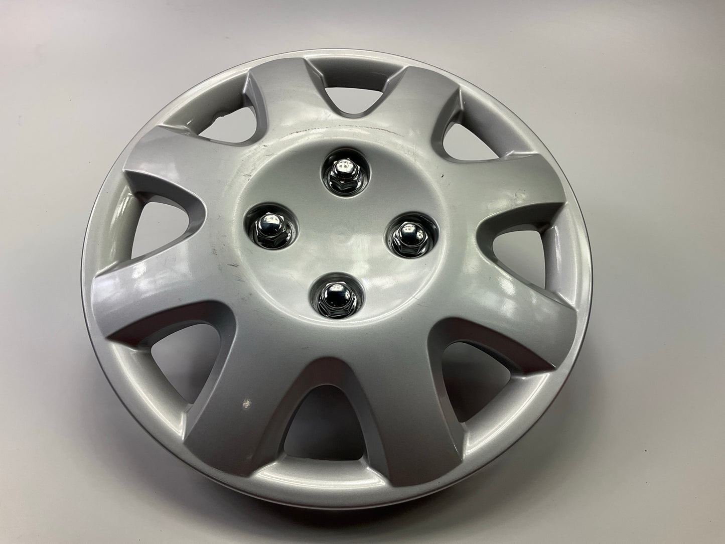 COSMETIC DAMAGE #25 Futura KT895-13SL 13'' Universal Wheel Cover Set, Silver, 4pk