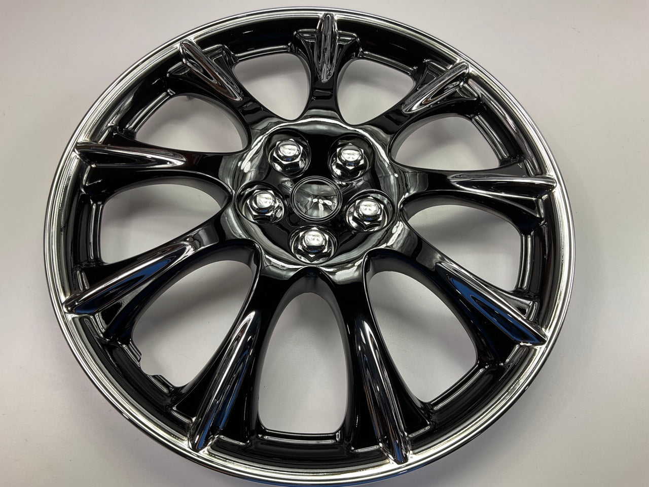 COSMETIC SCUFFS - Futura KT953-14CIB Chrome Ice Black Wheel Cover Set - 14''