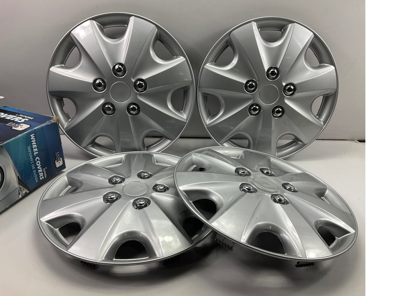 COSMETIC SCUFFS - Futura KT957-14SL Universal 14'' Wheel Cover Set