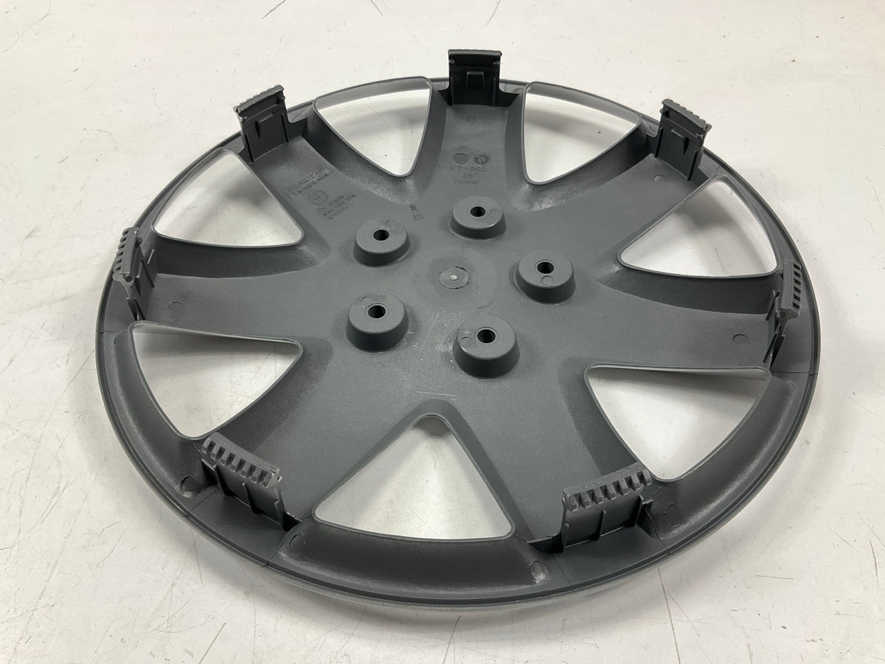 Scratched From Storage - Futura KT962-16SL 16'' Wheel Cover Set
