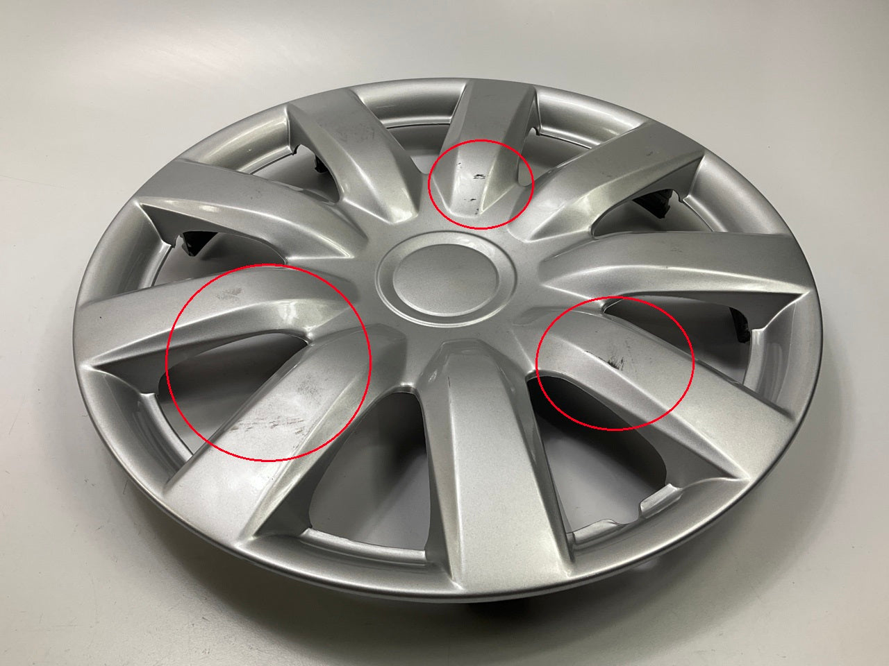 COSMETIC SCRATCH - Futura KT985-15SL Universal 15'' Wheel Cover Set - SILVER