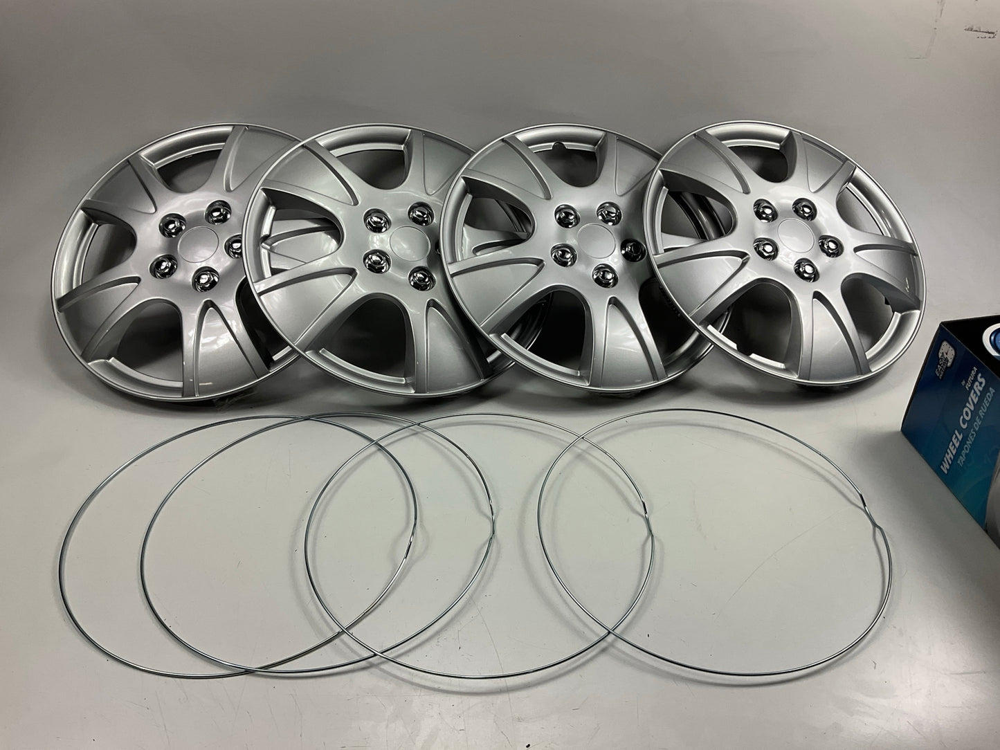 Futura KT990-15SL 15'' Plastic Wheel Cover Set, Silver Lacquer (Alloy Color)