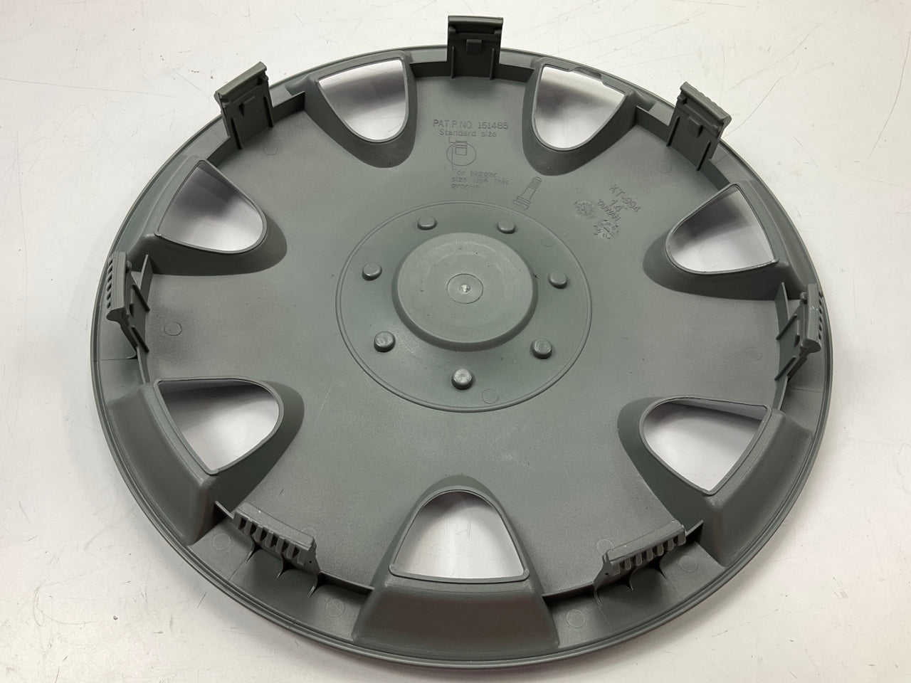 MINOR COSMETIC DAMAGE (SCRATCHED) Futura KT994-14 14'' R14 Wheel Cover Set
