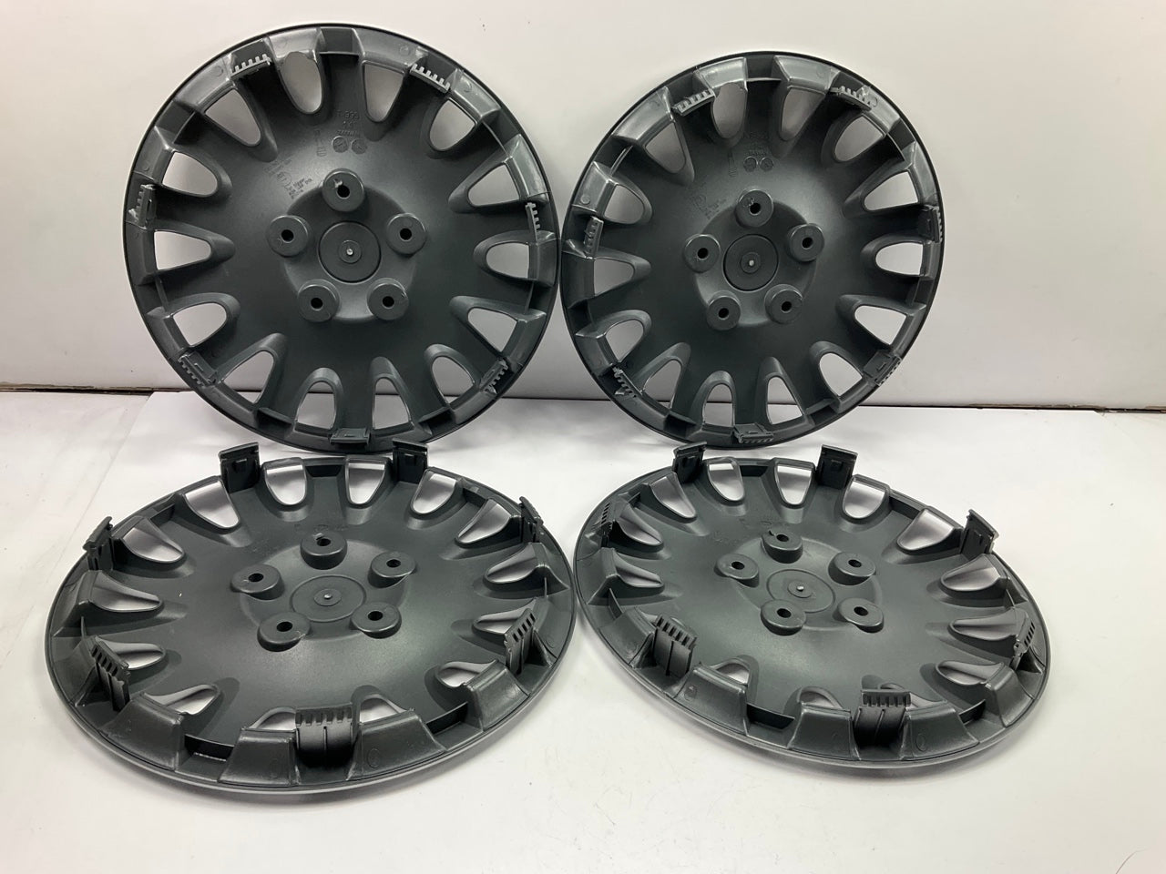 COSMETIC SCUFFS - Futura KT995-14SL Wheel Cover Set - 14'' Universal Wheel Covers