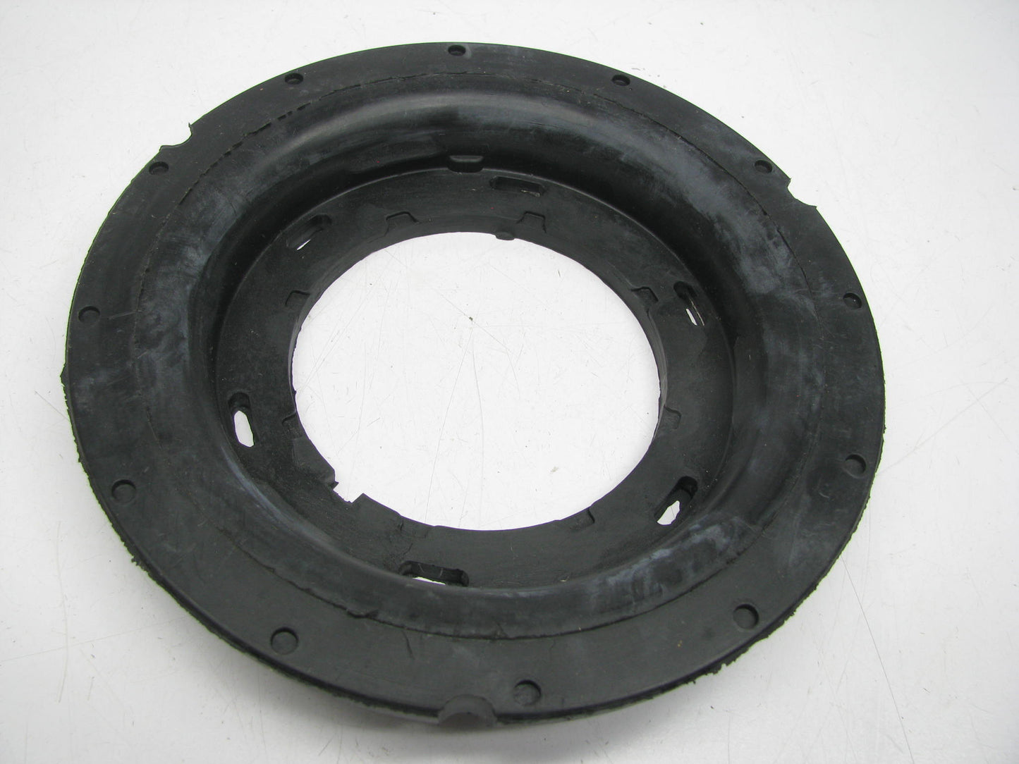 Gabriel 142747 Front Strut Mount Upper Spring Seat - 1996-2007 Ford Taurus